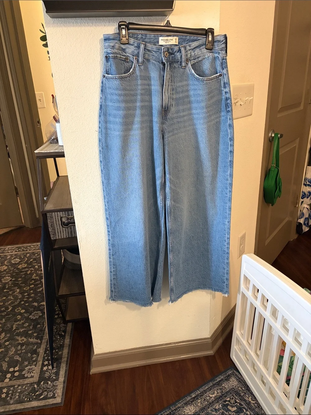 Abercrombie High-Rise crop Wide Leg Women’s Jeans - Light Blue curve love - Picture 2 of 4
